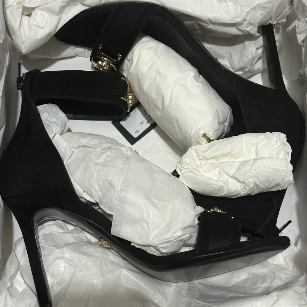 Versace heels - Picture 1 of 11